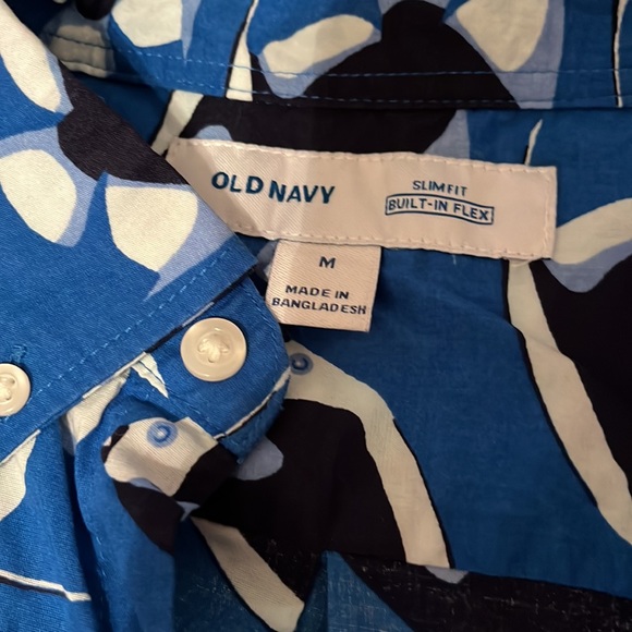 Old Navy Men’s Slim-Fit Short Sleeve Button Down Shirt - Picture 4 of 4